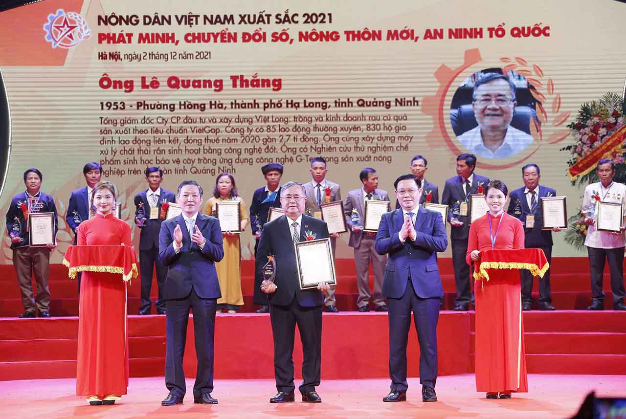 CHỦ TỊCH QUỐC HỘI VƯƠNG ĐÌNH HUỆ DỰ LỄ TÔN VINH ''NÔNG DÂN VIỆT NAM XUẤT SẮC 2021''